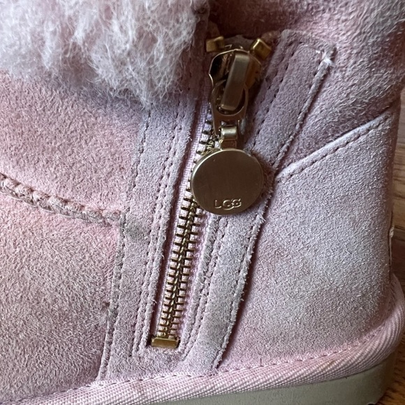 Light pink UGGS - Picture 2 of 6